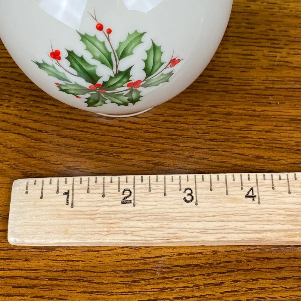 Lenox Vase Ivory Holly Berry Bud Vase Gold Trim‎ Made in USA Christmas Decor